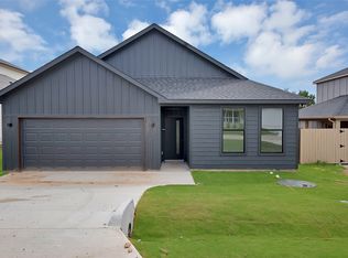5700 Barkridge Dr, Granbury, TX 76048