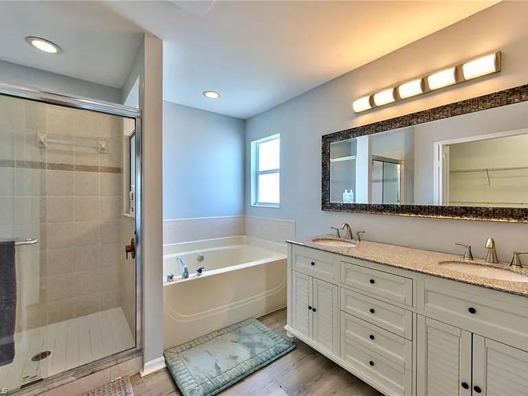 11533 Woodmount Ln — Photo 16