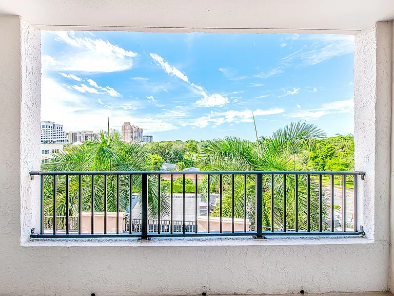 Gables Grand Plaza Apartments — Photo 43