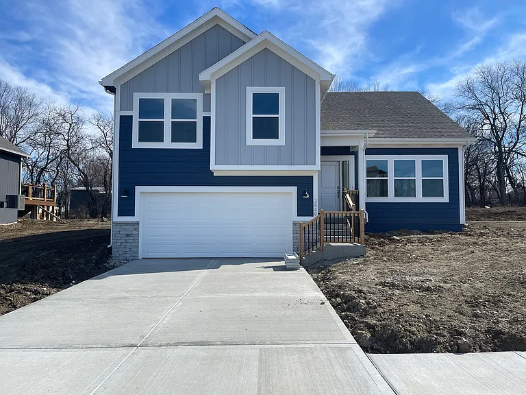 3449 SE Corbin Dr — Photo 1