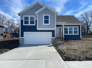 3449 SE Corbin Dr, Lees Summit, MO 64082