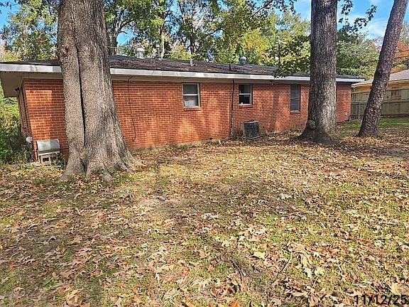 4th image of 1525 Edwards Rd