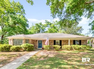 112 Baratara Dr, Chickasaw, AL 36611