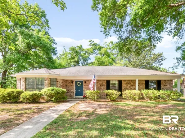 112 Baratara Dr, Chickasaw, AL 36611