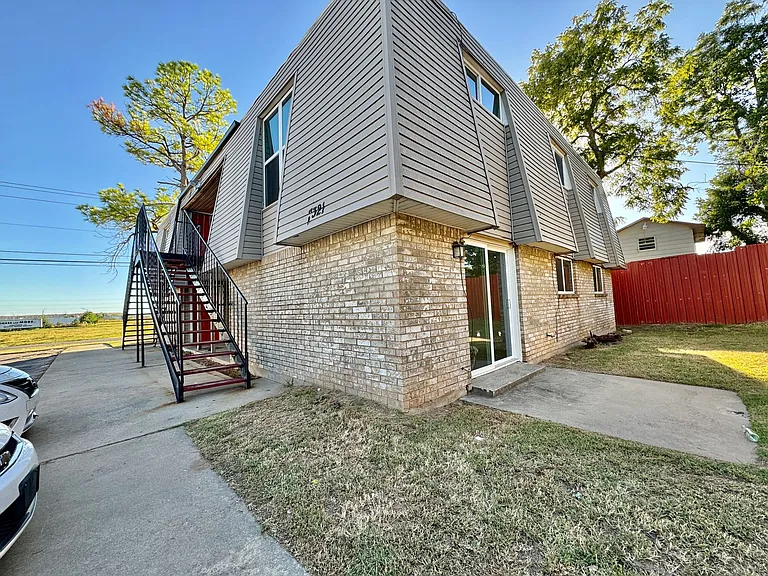 7321 Melrose Ln — Photo 2