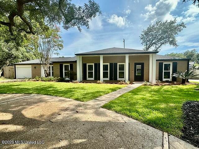 1st image of 305 Westview Dr