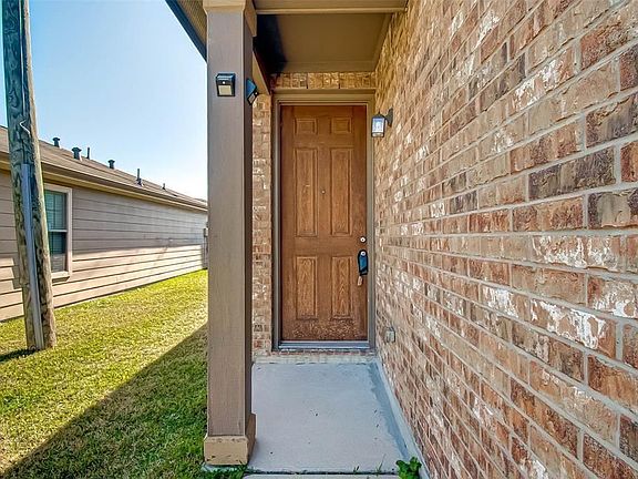 3rd image of 18543 Fair Grange Ln