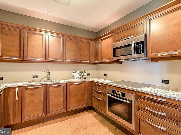 4th image of 50 S 16th St Unit 4302