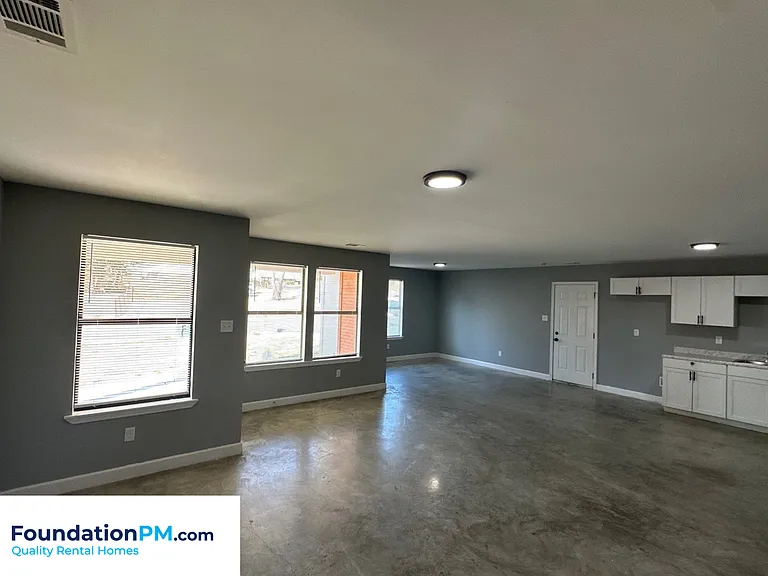 555 Monteagle Dr — Photo 6