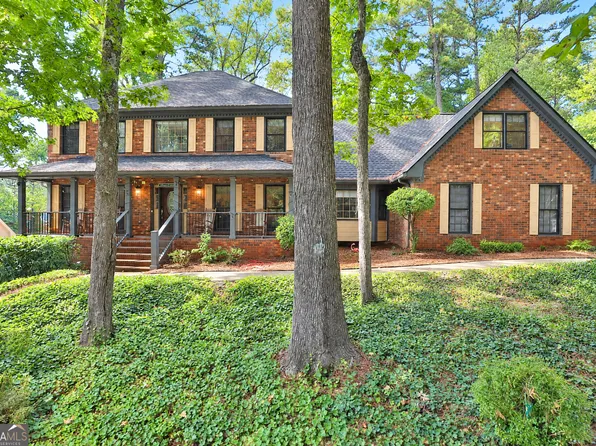 5741 Wolf Laurel Dr, Lilburn, GA 30047