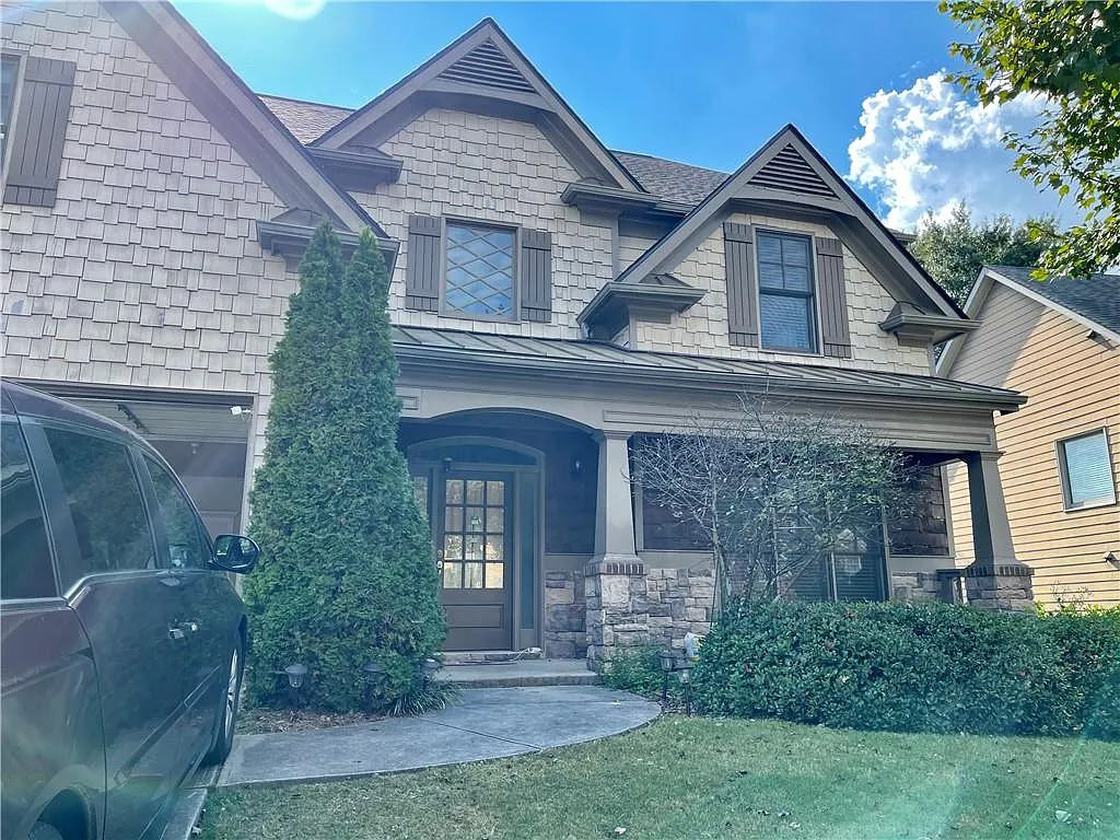5 bed, 3.0 bath, 2603 sqft, $3,235 — Photo 3