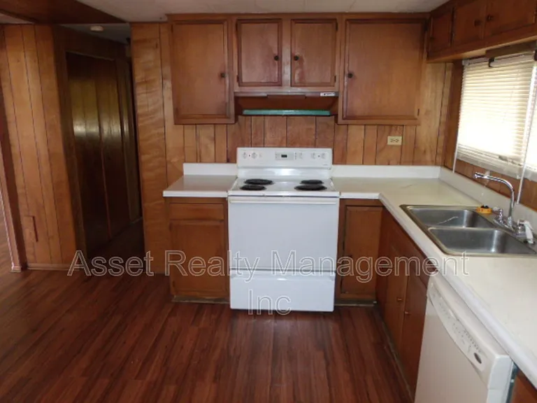102 Wainwright Rd — Photo 7