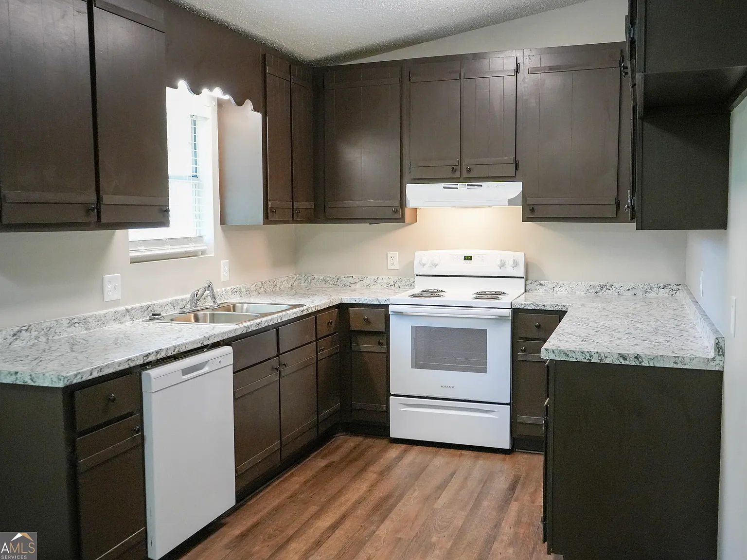 3 bed, 2.0 bath, $1,450 — Photo 2
