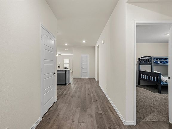 3rd image of 202 Buckboard Ln