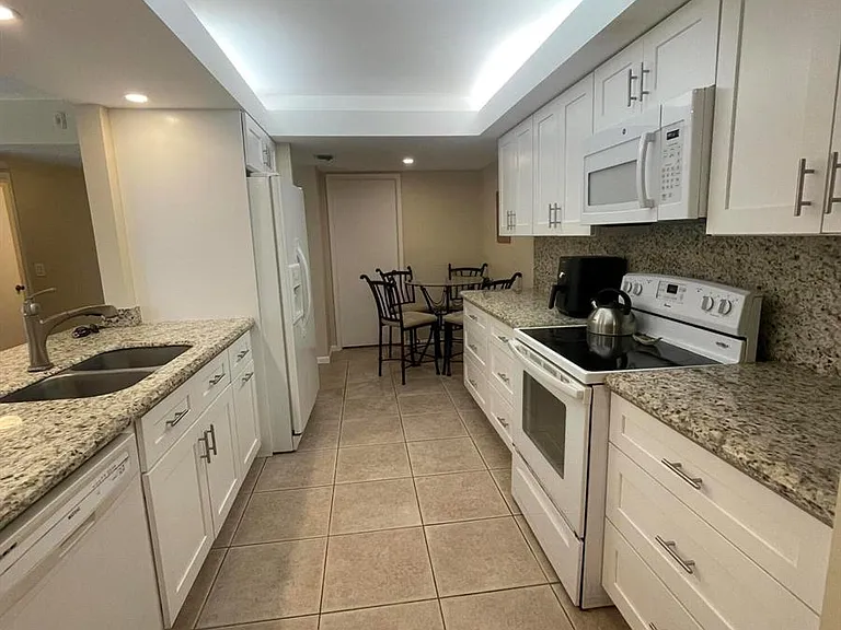 450 Egret Cir #9203 — Photo 2