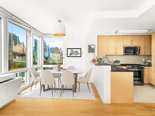 415 Main Street image 6 of 15