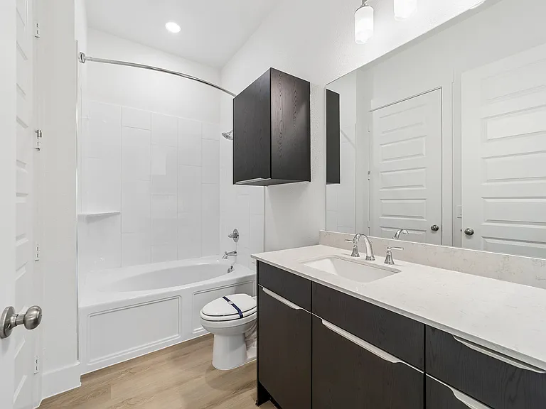 A3-Agave - Bathroom w/ Soaking tub/shower A3-Agave - Bathroom w/ Soaking tub/shower