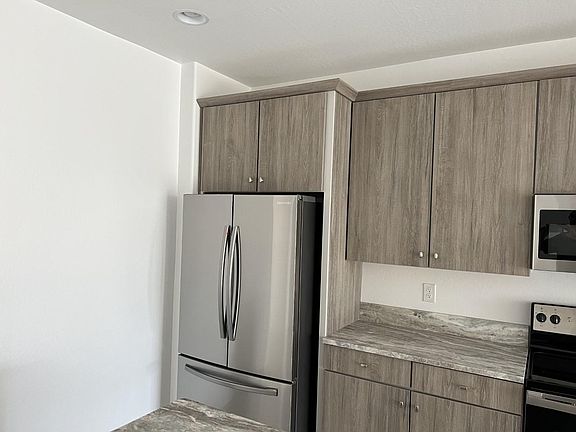 3rd image of 1269 E Silver Reef Dr