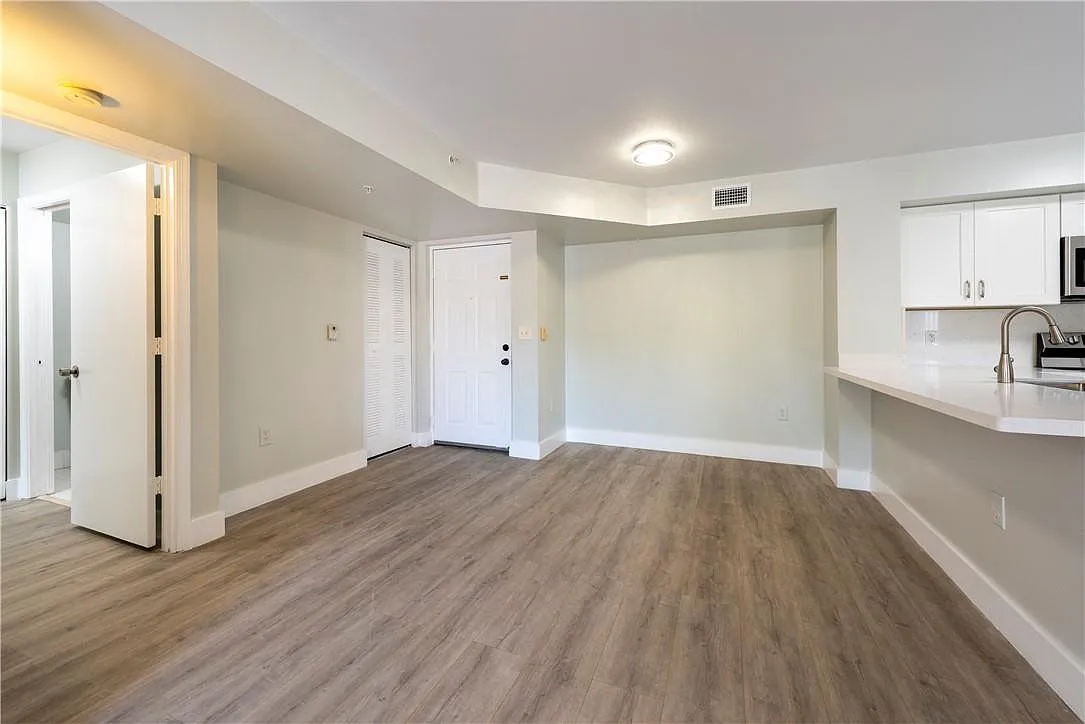 2 bed, 2.0 bath, 966 sqft, $2,250 — Photo 4