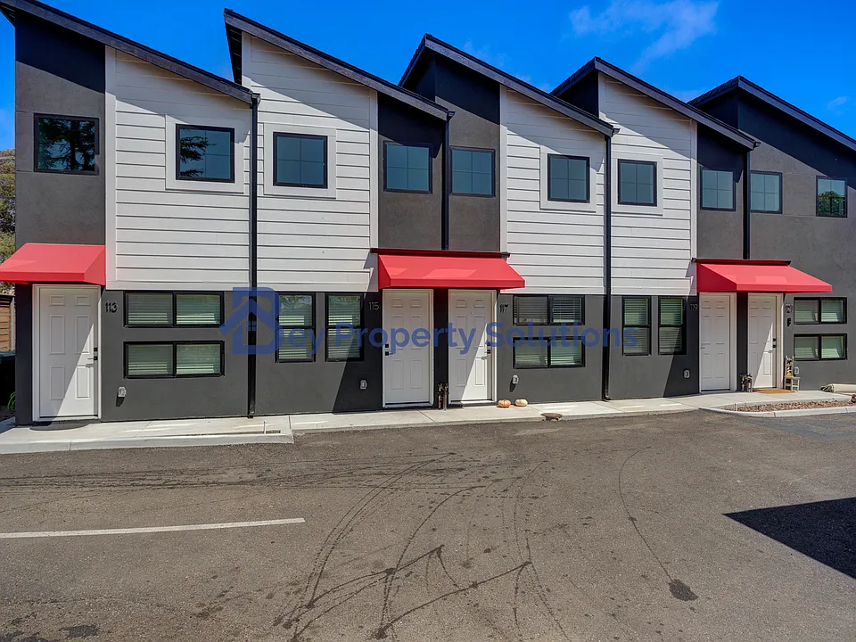 115 S Elm St