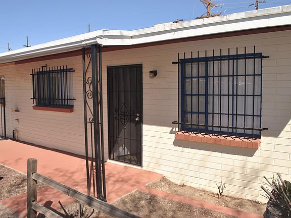 Another view of the front. One other unit is located to the left of this one.