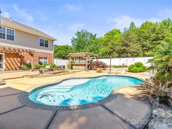 1758 Newland Rd, Denver, NC 28037