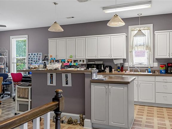 4th image of 213 Hawick Ln