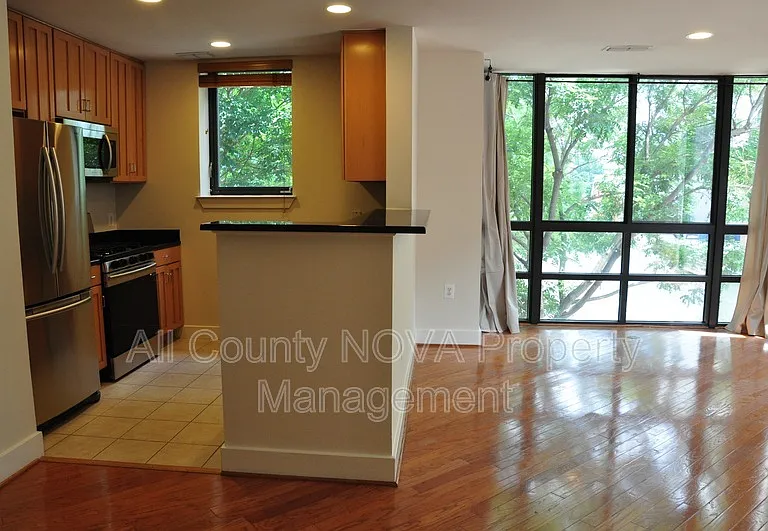 1200 N Hartford St #212 — Photo 6