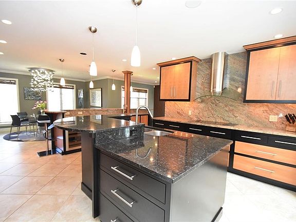 5th image of 11 Stonebridge Ln
