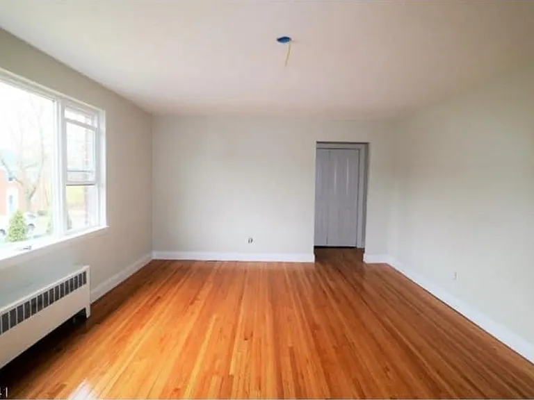 935 Broad St #1 — Photo 4
