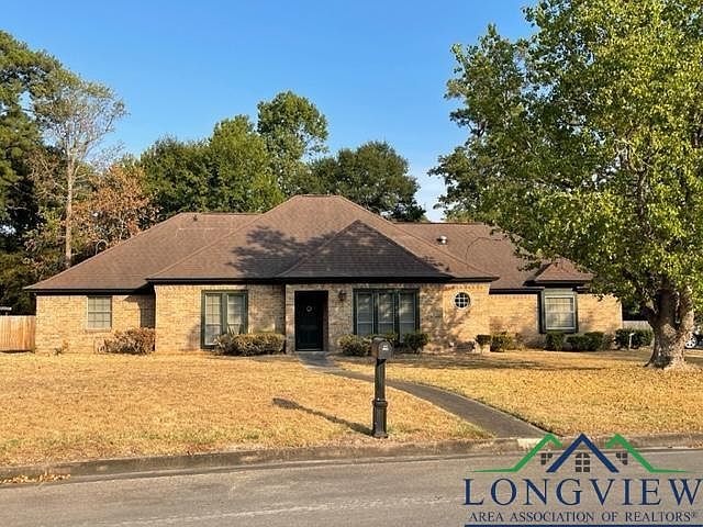 1st image of 121 Trailwood Cir