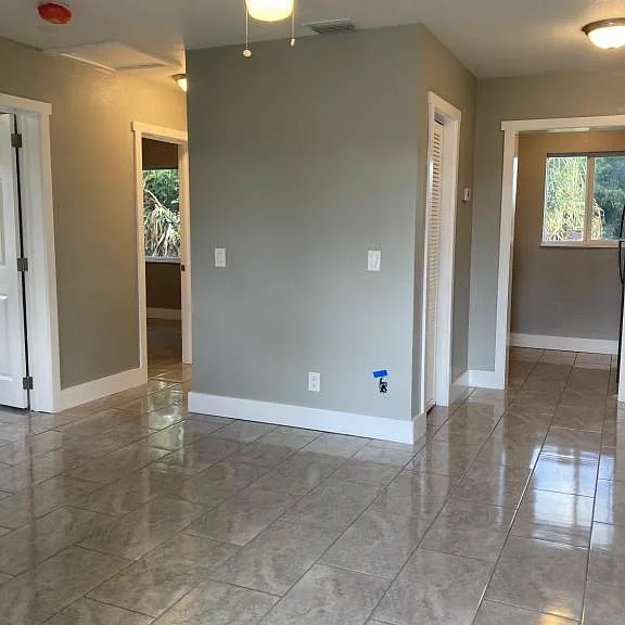 278 S Lake Ave #4 — Photo 2