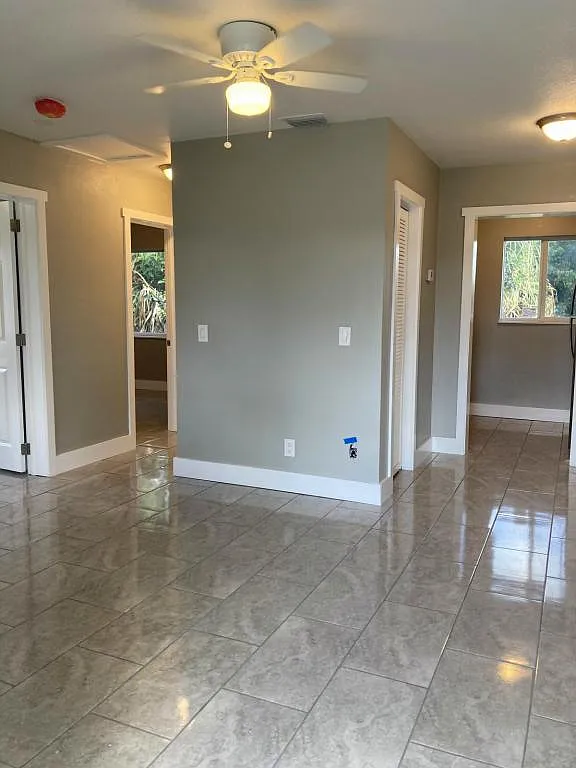 Building Photo - 278 S Lake Ave #4