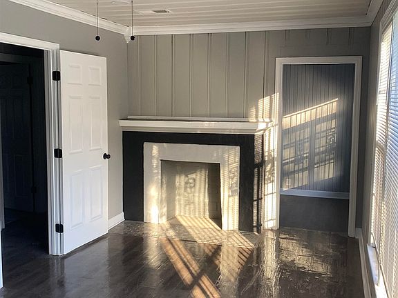 2nd image of 706 E Davant Ave