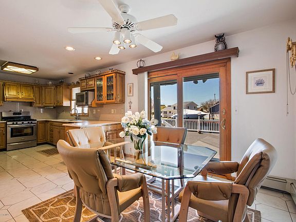 4th image of 3284 Churchill Dr
