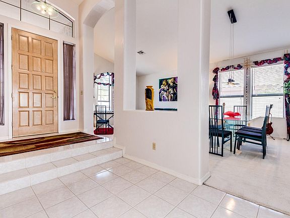 5th image of 601 E Goldenrod St