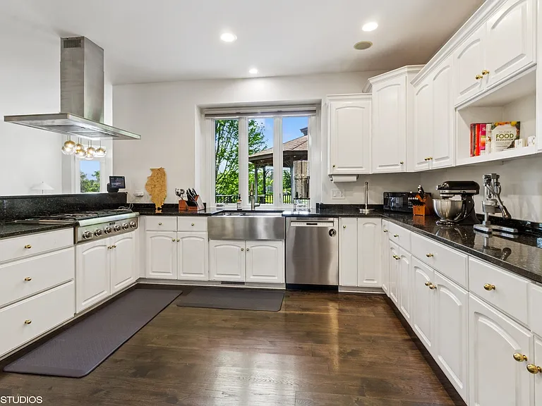 3304 Rollingridge Rd — Photo 18