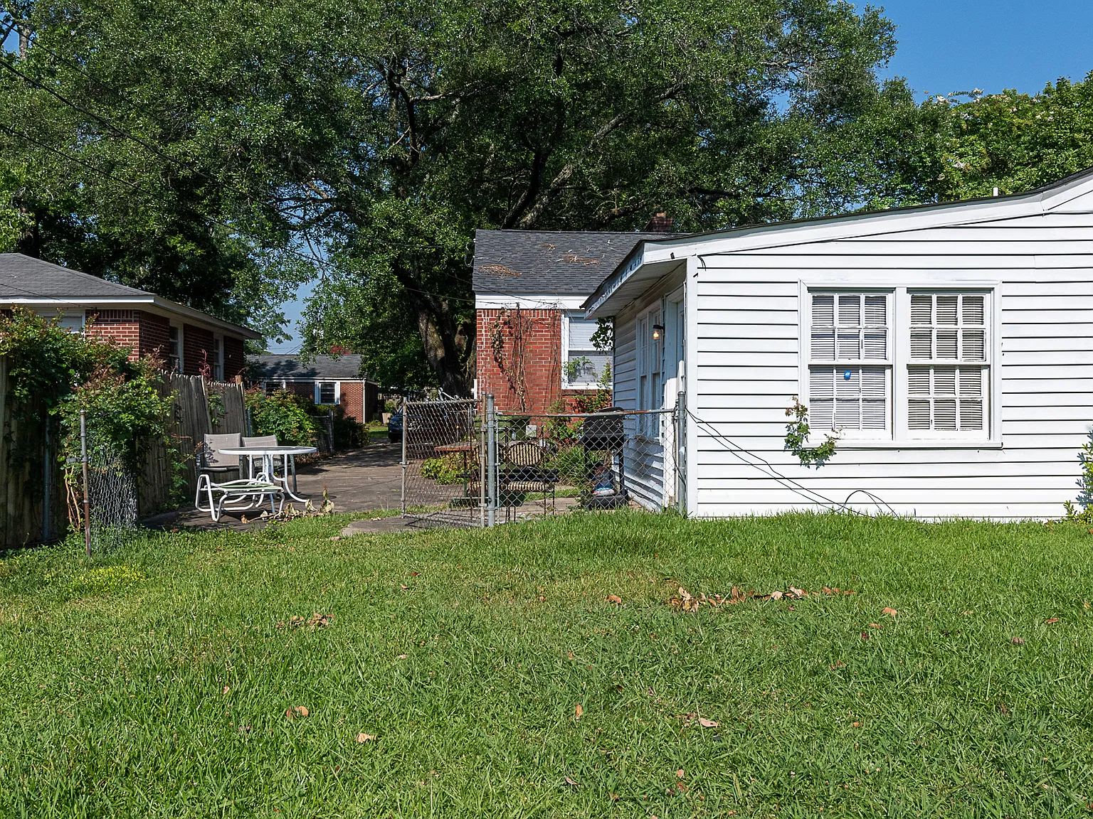 4 bed, 2.5 bath, 1900 sqft, $2,700 — Photo 2