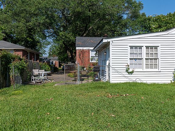 2nd image of 1201 Honeysuckle St