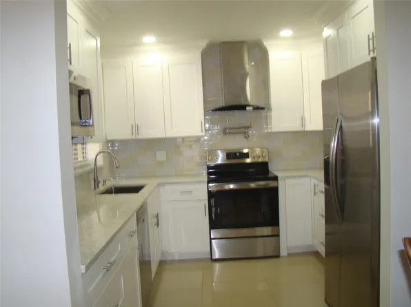 2588 Carambola Cir N, Pompano Beach, FL 33066