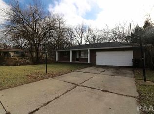 3206 W Chartwell Rd, Peoria, IL 61614
