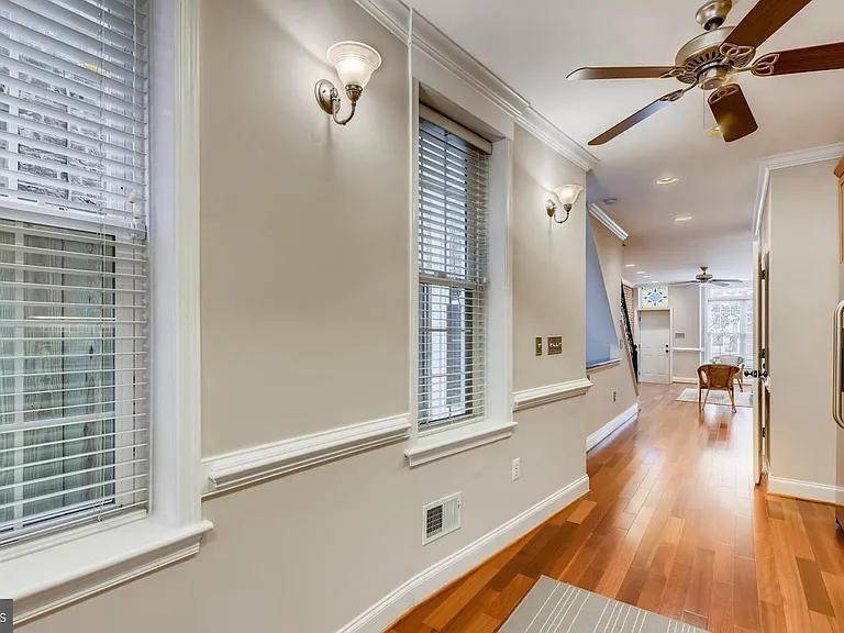 130 W Ostend St — Photo 10