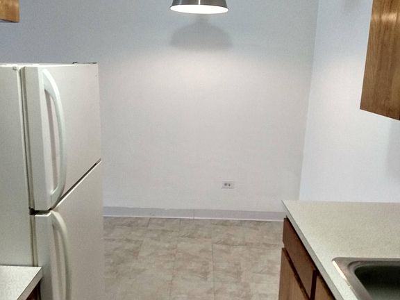 5th image of 727 E 1st Ave #103