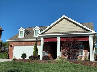 542 Birch Dr, Houston, PA