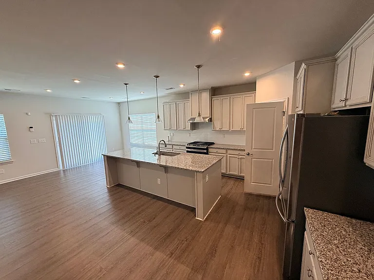 1209 Hinson Forest Rd — Photo 2