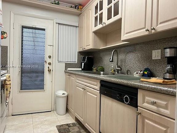 2nd image of 3923 NE 166th St #3923N108