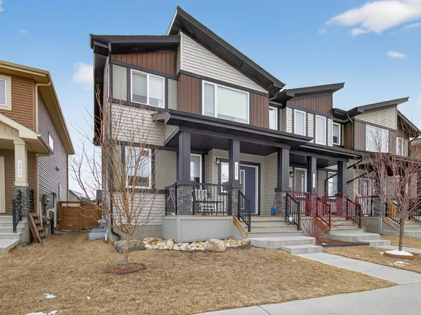 385 Charlesworth Dr SW, Edmonton, AB T6X 2G5