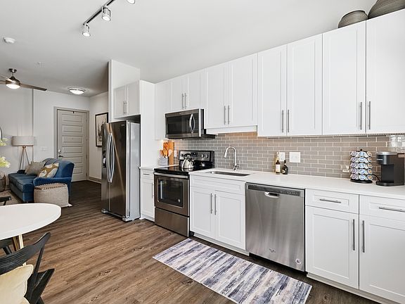 3rd image of 905 Kenilworth Ave APT 362