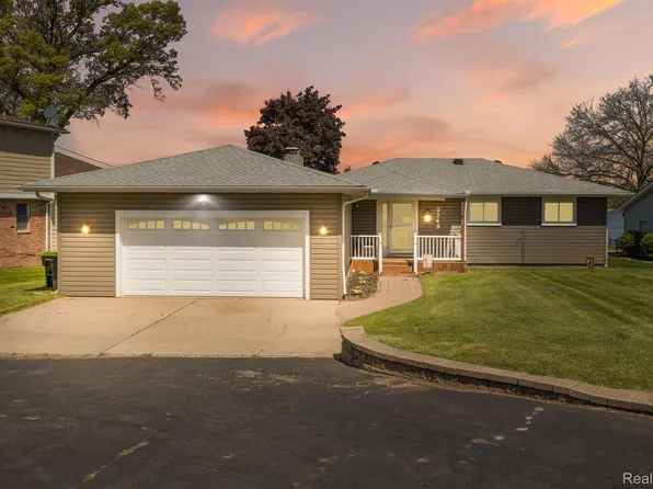2749 Maple Rdg, Highland, MI 48356