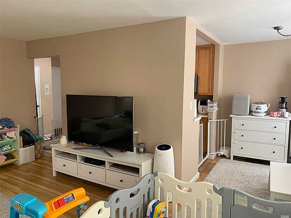 4th image of 4325 Douglaston Pkwy APT 5A